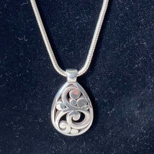 Brighton Contempo Necklace NWOT Plus Brighton Pouch